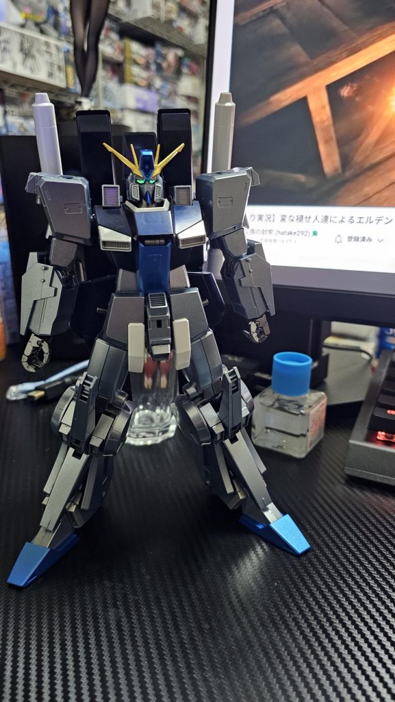 アーマー着せる前の状態。色ごとに塗っていたので部分的にパーツが足りてないwグレーはアイスシルバーを使用してます。