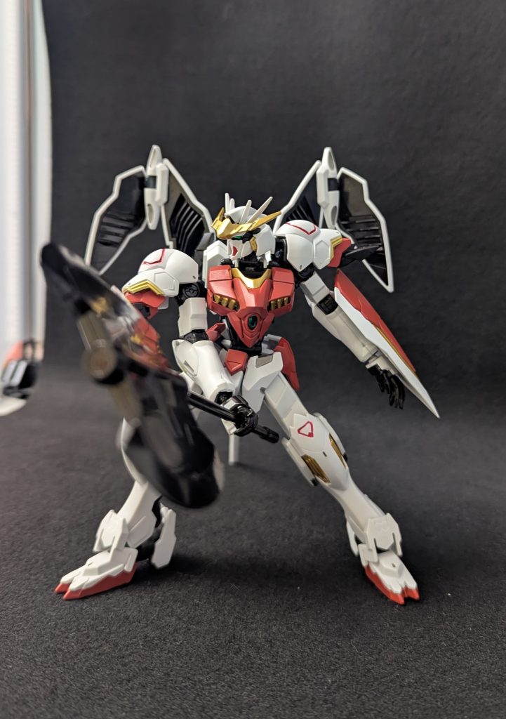 大型アックスを振りまわす