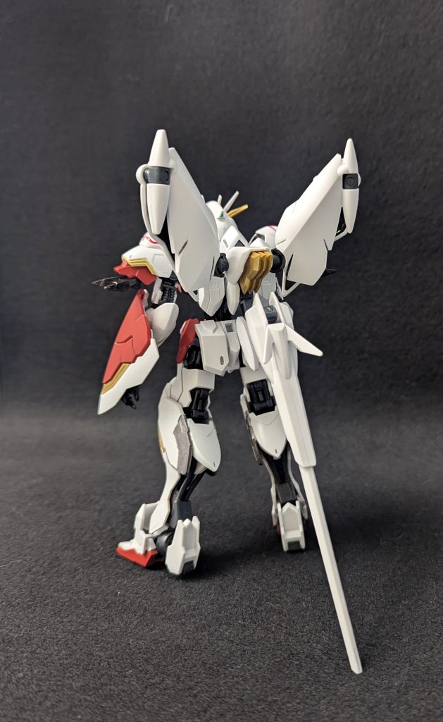 背面尻尾を使えばスタンドいらずです