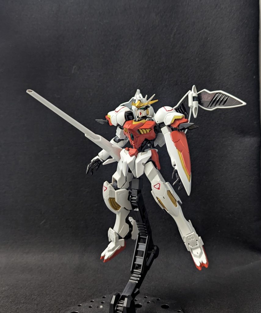 遠距離装備は尻尾のビームキャノンと