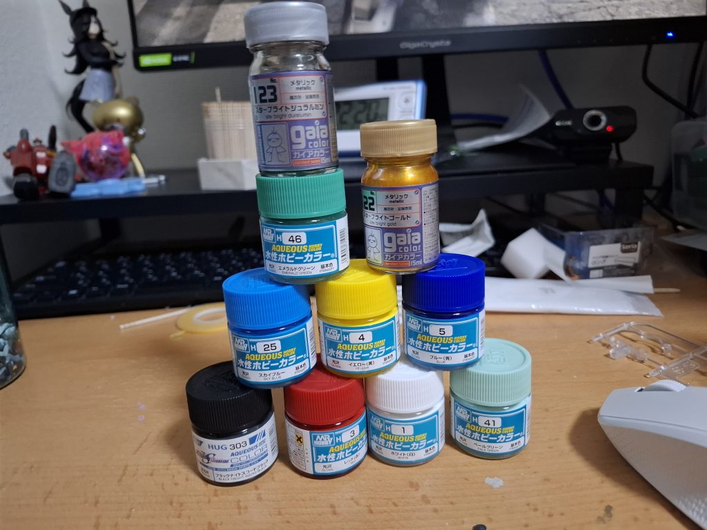 使用カラーです。エメラルドグリーンとペールグリーンは使用していません。これとファレホ使ってます。