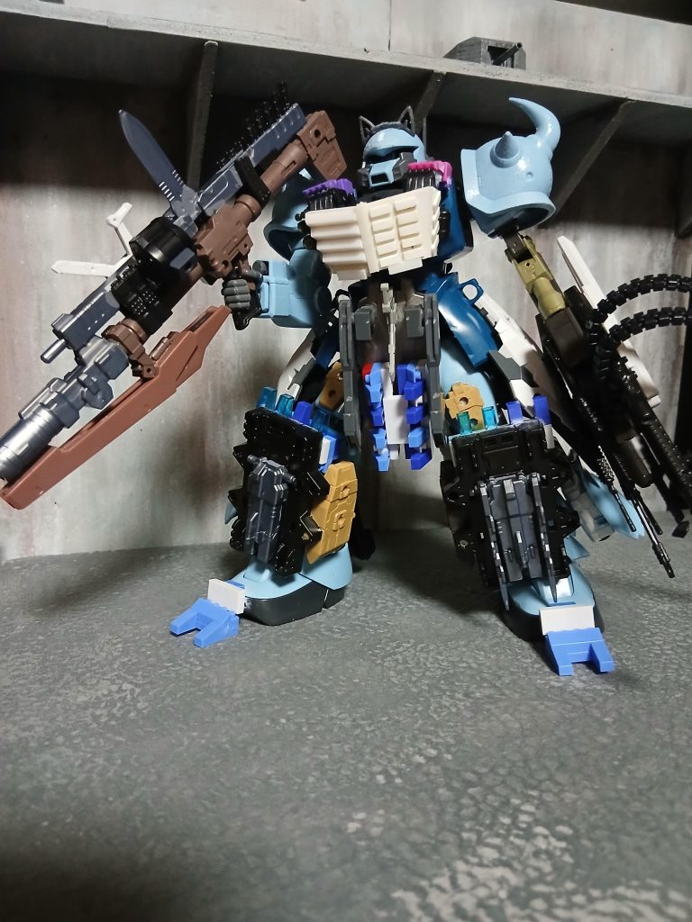 製作途中。プチブロックとジッパーイヤホンはABS製でしたが瞬着で接着したからか塗装しても割れませんでした。みんなも使ってみてね、安いからたくさん買えるよ〜