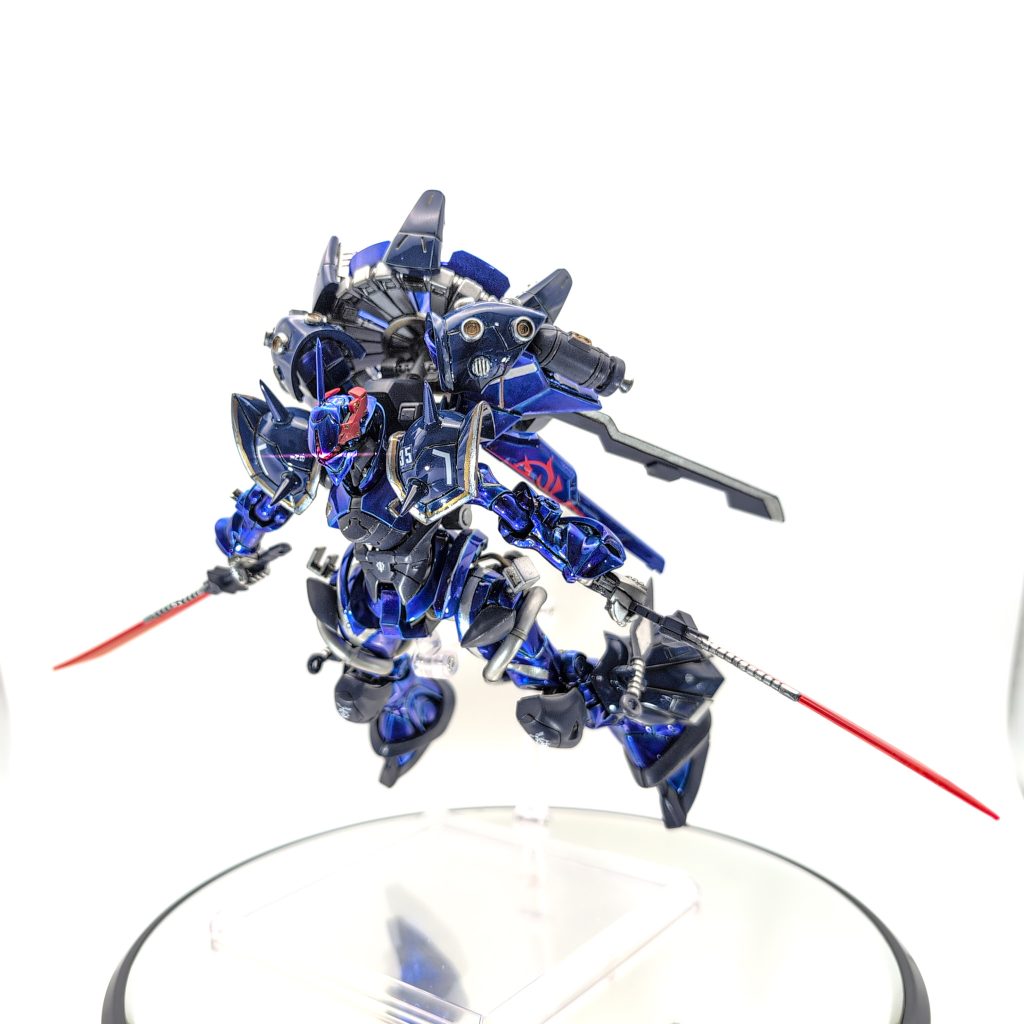 バックパック接続中の高機動形態より1枚です!かなりお気に入りの1枚になったので入れました✨️イフリート改の二刀のヒートサーベルはクリアレッドで塗装し、クリアーを吹いています!