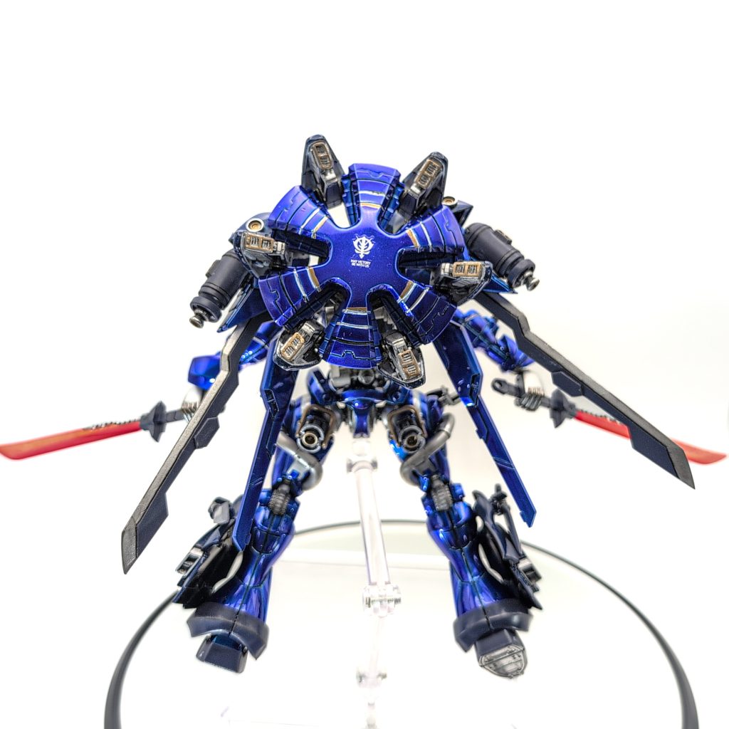 背面より1枚。個人的にシールドの出来は一番好きです。シールドを高機動確保のためのブースターに変更するという発想は意外に上手くいったのかなと思いました✨️