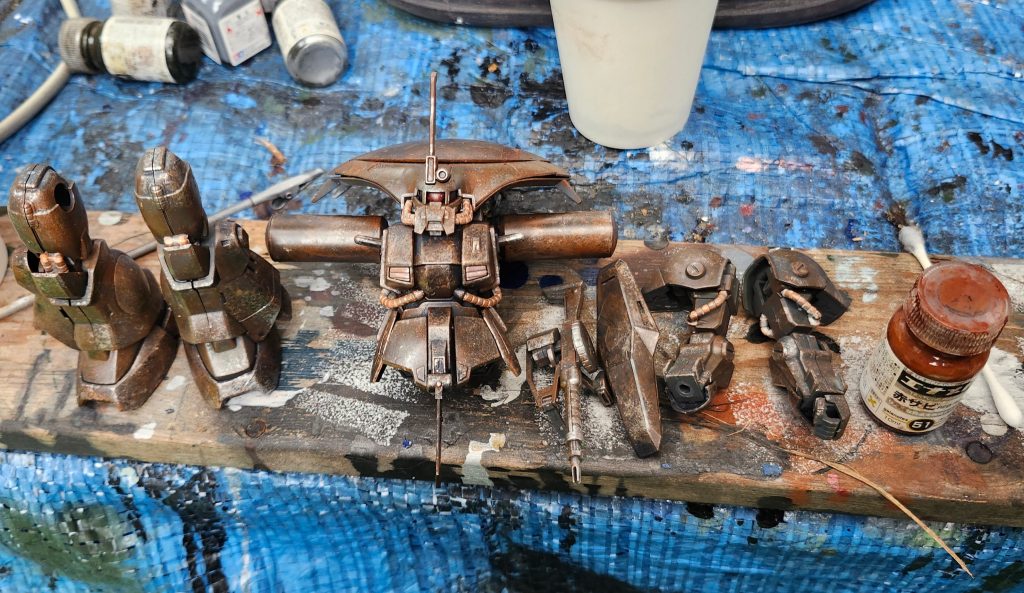 ❷　汚したい塗料でウォッシングする