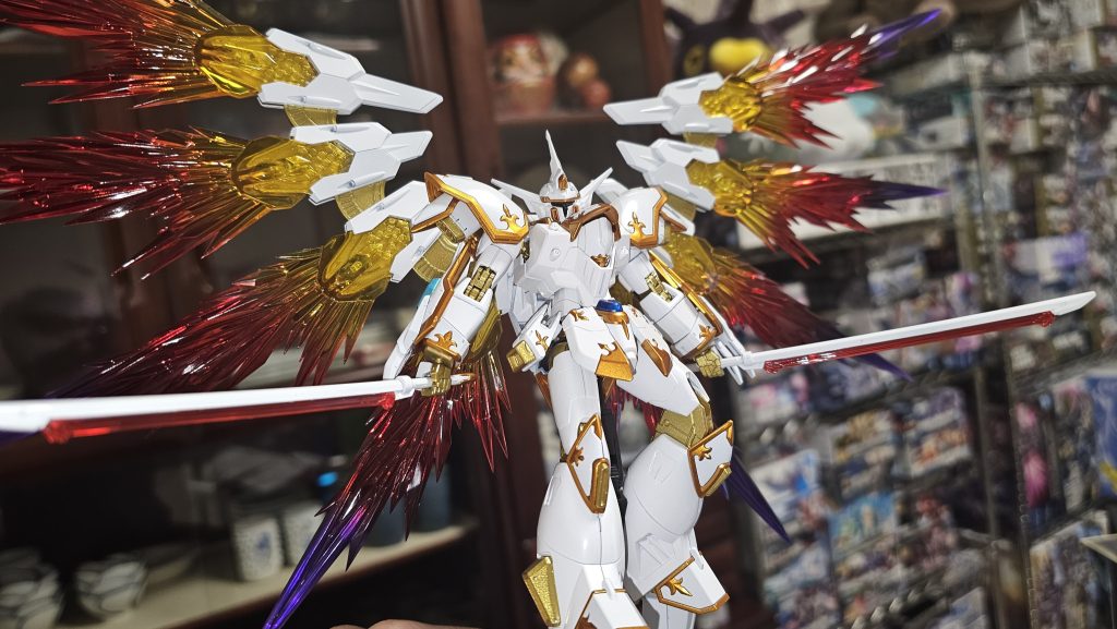 分かりづらいですが、シンプルとはいいつつエングレーブはキャンディゴールド、フレームはラフゴールドで分けてます。翼非公式ですみません。見た目に惚れてどうしてもこちらで撮りたかったのです…なんかバルゲフン…ゲフン…みたいでかっこよくてw以上閲覧ありがとうございました。