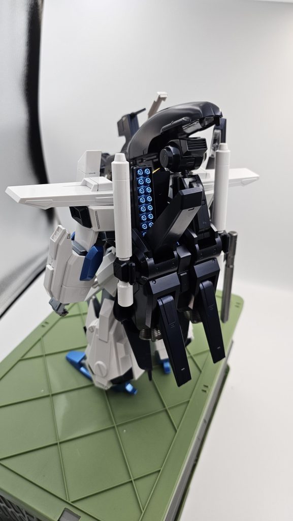 背面。こちらはお馴染みプリズムブルーブラック。