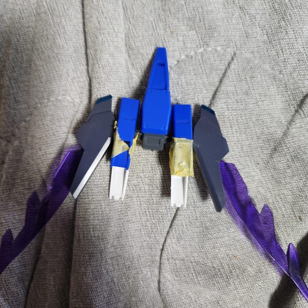 現在制作中のガンプラでまだ名前がありません、今はある程度ヤスリがけが終わったのでそろそろ名前と塗装を本格的に考えないとですね、一応塗装はI