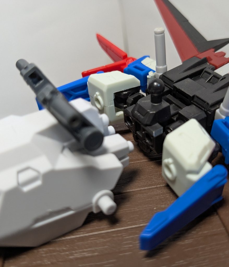 ブースタの凸穴と、MJの胸の凹穴が一緒で丁度合いました。