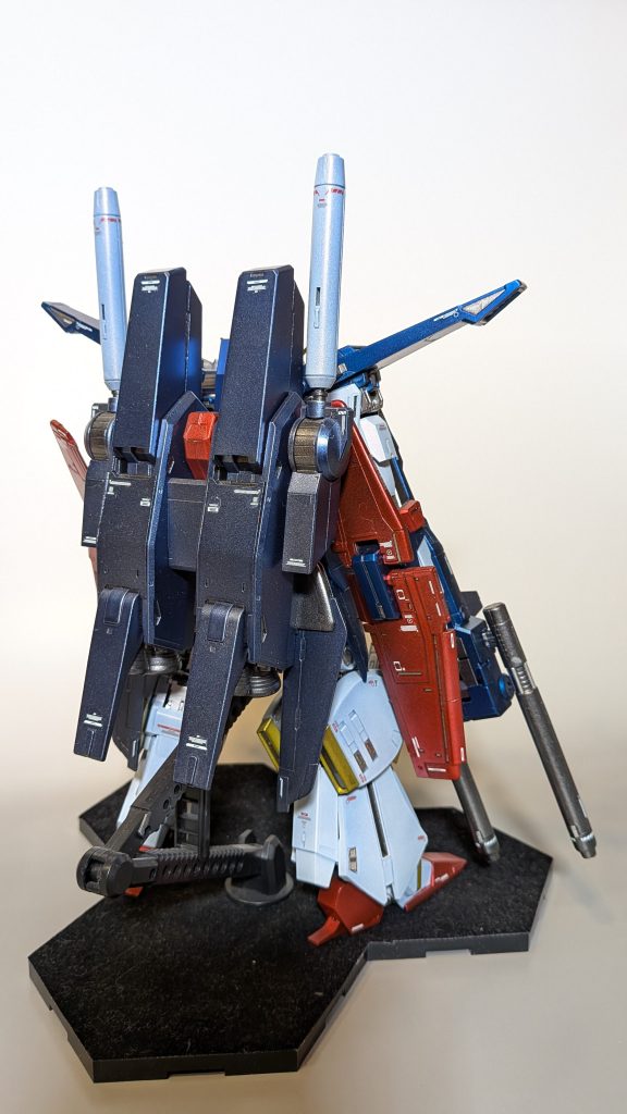 バックパックもかなり大型。変形は……させたくないです（笑）