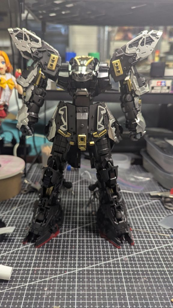 内部フレームはクレオスのグラファイトブラックで塗装しました