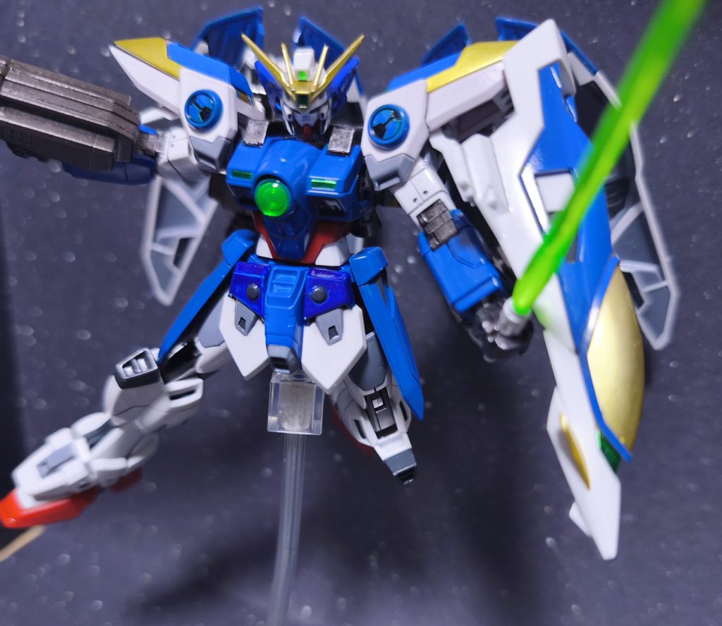 ビームサーベルウイングのサーベルは緑の印象強いですよね、こちらは特に何も施さずクリアパーツそのままです。