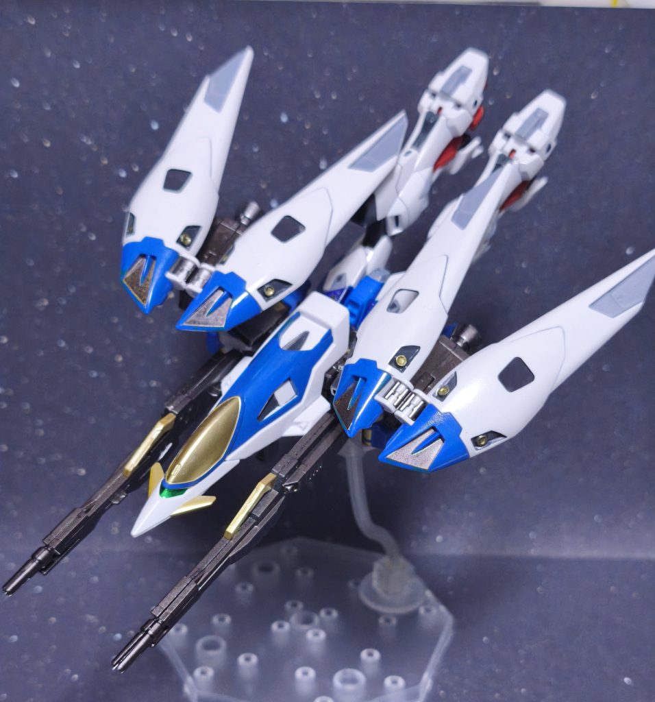 ネオバード形態青基調になったので大分通常カラーとは違った印象、バインダーも細かく色使ってます。