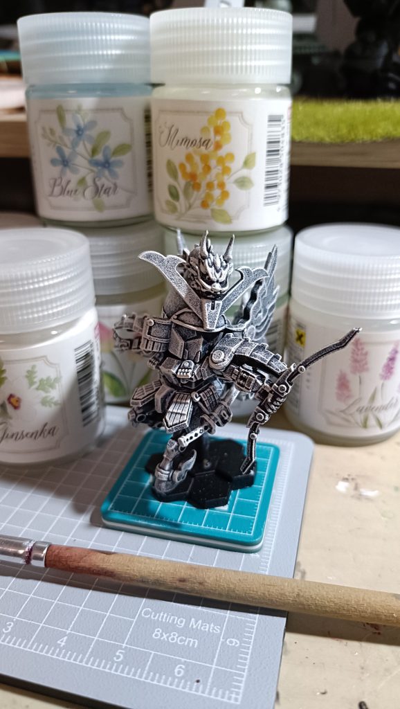 ドライブラシで陰影が強調された状態。このままでも良い感じ。