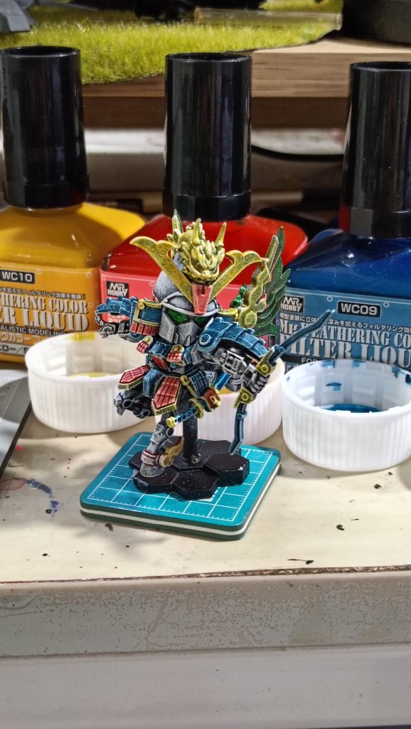 上から透明な塗料で染め塗り。ウェザリングカラーのフィルタリキッドをのせただけでこんな感じ。