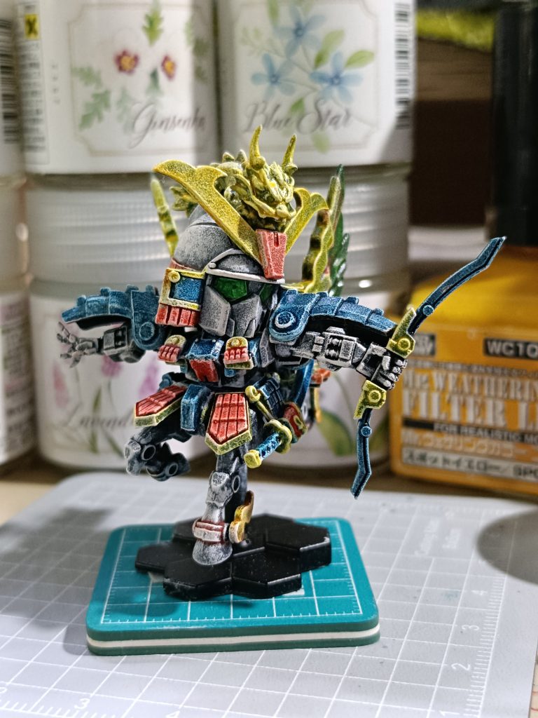 スペリオルディファイン発売時に素組みしていたモノをのんびり表面処理していたのですが、塗り分けムズそうでそのまま放置してました。