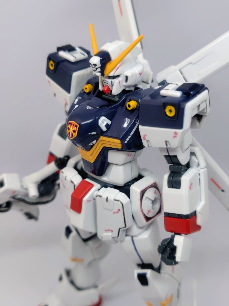 腰のハードポイントが後のVガンダム系に似ています。