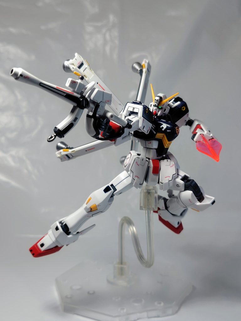 武器が豊富で可動が良好なためポージングが捗ります!まずはザンバスターとブランドマーカー。ザンバスターは専用の外側に開いた持ち手が右だけありますがちょっと構えづらいです。