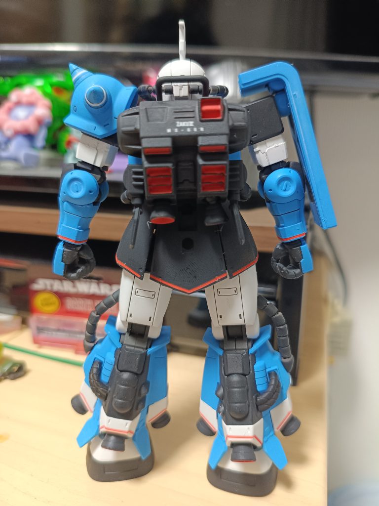 本来はバックパックは白い塗り分け箇所があるんですがすっかり忘れてました