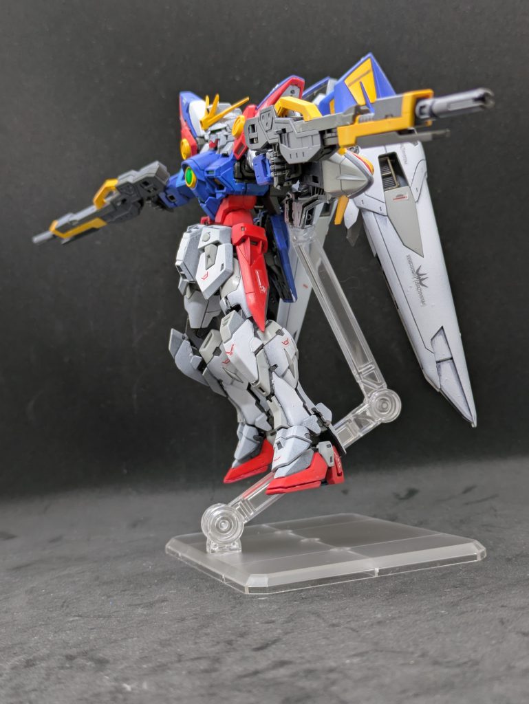 ゼロといえばこのポーズとファイナルシューティングですが、後者の方はポキっとしそうな気がしたのでやめました。このためにアクションベースを買ったのに（笑）