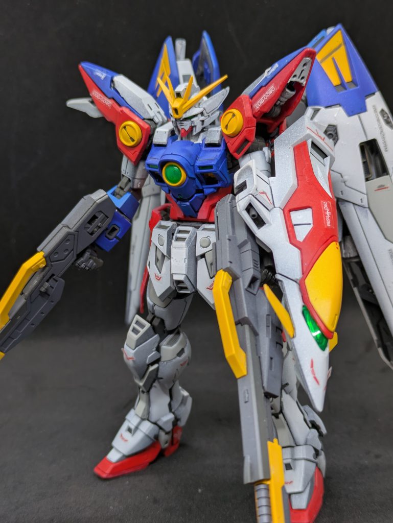 購入するのに朝から並びました（笑）初回生産数が少ないと噂されていたので心配しましたが、無事に購入できました。人気機体なので後々再販もされるだろうけど、欲しい機体だったので迷わず購入しに行きました。そして珍しく直ぐに組み立てしました。