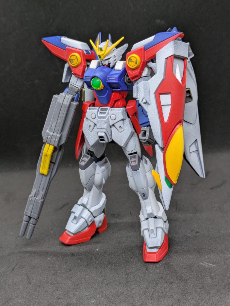 比較用のHGACのウイングゼロです。さすがにRGと比べるのは、かわいそうな気がしますが出来自体は優秀だと思います。自立もしっかりします。RGより安定しています。