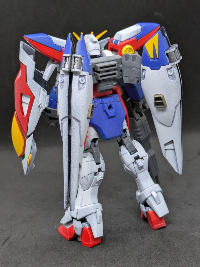 バインダーRGと比べると小さいです。ちなみに続編？のエンドレスワルツでバインダーが天使の羽みたいなのになった理由は当時女性ファンからこのバインダーが虫みたいで嫌だという理由から変更になったようです。ガンダムWは女性人気高かったからな〜。