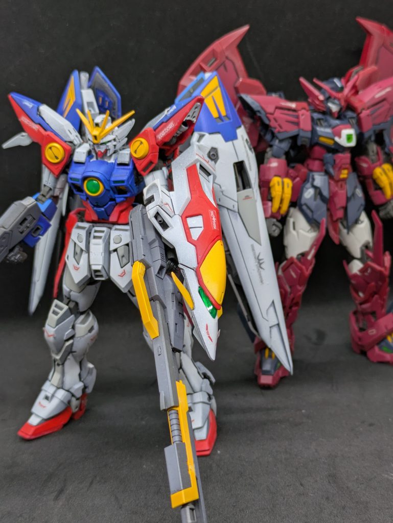 RGエピオンと並べてみました。これをやりたかったのです！うーん、かっこいいなー！誰が作ってもカッコいいのが作れるのがRGの凄いところ。バンダイ脅威のメカニズム。