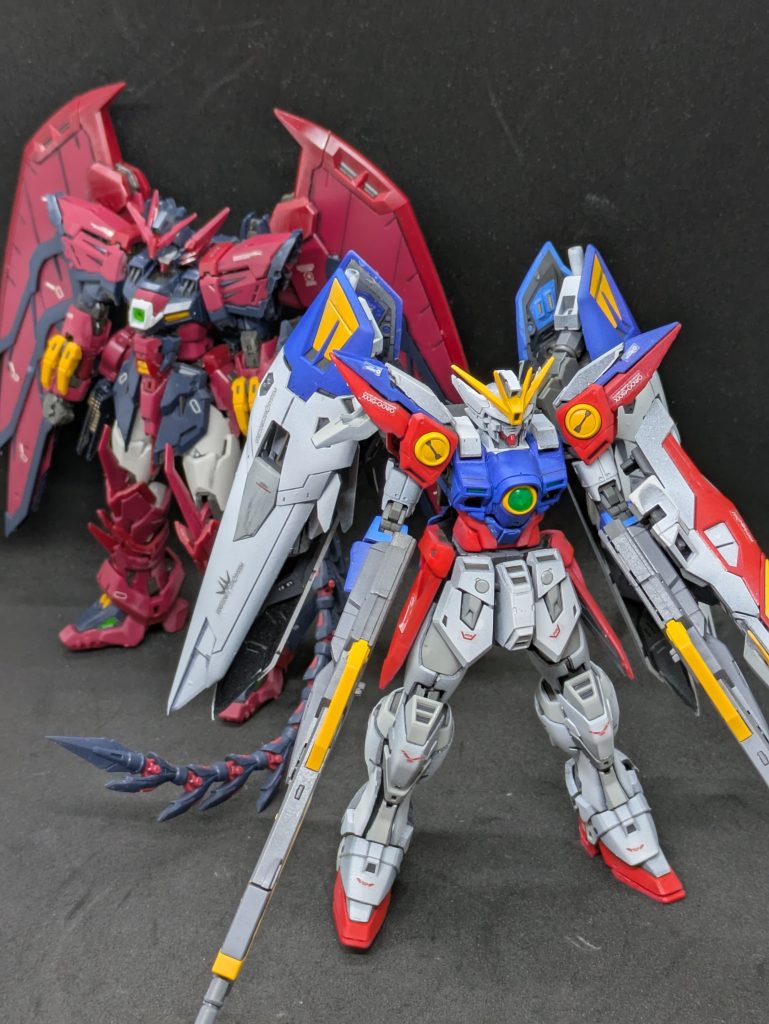 全然関係ないですが、ガンダムW （TV版）の後期オープニング曲の『RHYTHM EMOTION』に変わるのが第41話からと遅かったのは諸説あるようですが、私が当時作品に関わっていたアニメーターさんに聞いた話では、OPのセル画が盗まれたからと聞きました。監督交代劇の余波とか色々あるようですが、真相は闇の中です。