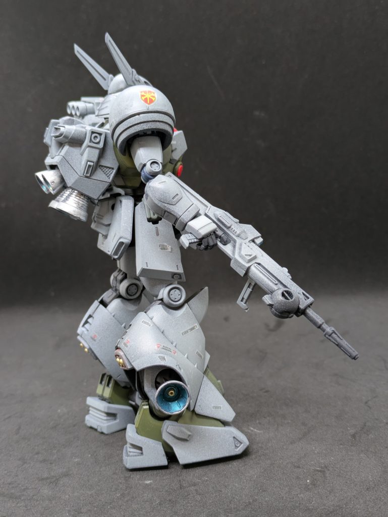 まぁ作品ついての解説は各自ネットで調べてください(爆)機動戦士Vガンダムに続く設定も垣間見えるので過程を楽しめます。キットについてですが、REシリーズはMGの内部フレームをオミットして、簡易100分の1にしたものなので、非常に作りやすいシリーズです。(といっても初REですがw ハンマとか積んだままだな・・・)最新技術での商品なので、とても組みやすいです。そしてとても買い難い商品です。再販あるのかな?