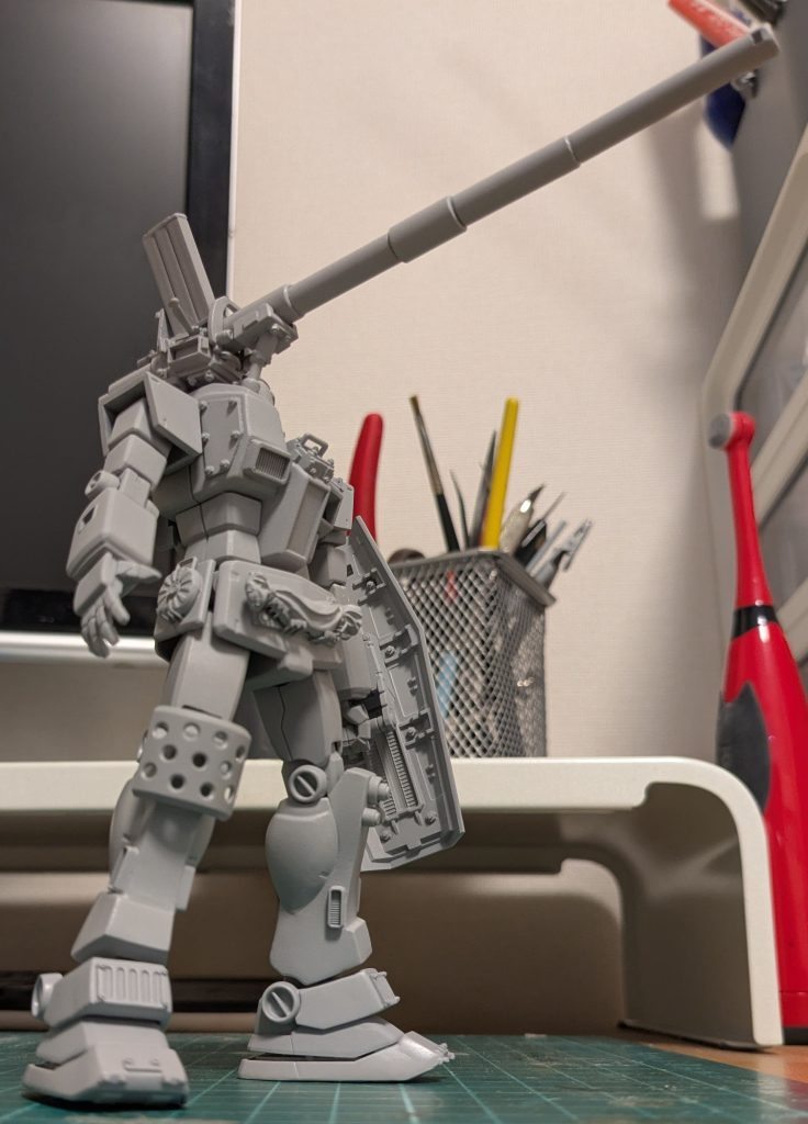 いろいろイジってるんでサフって凸凹を確認。私は500番を使います。近くのプラモ屋で500番の売り切れ多いので500番使う人が多いんでしょうね…。