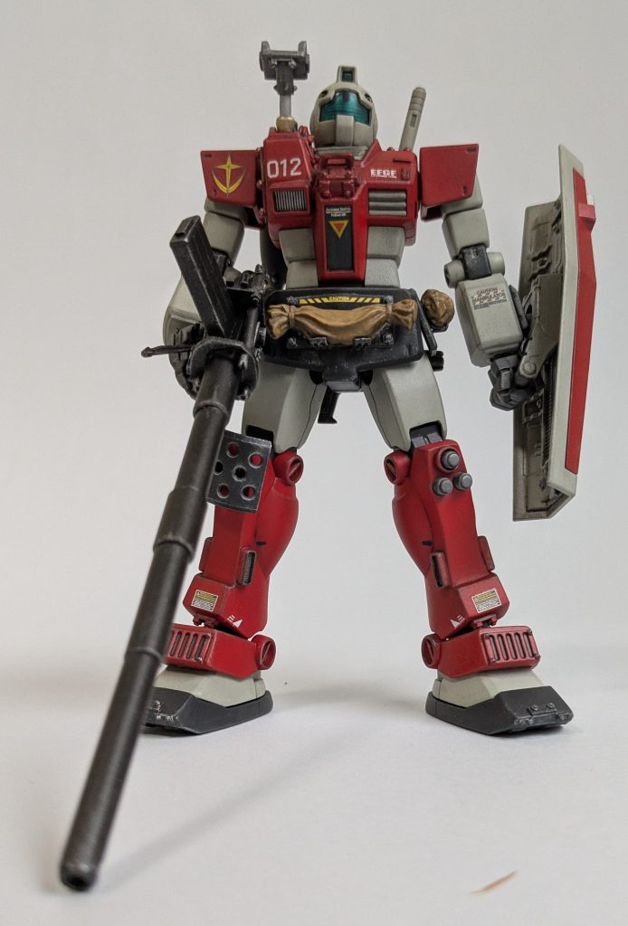 ジムキャノン作るのにニコイチは……セコい性格なのでしませんが、私のジムキャノンのイメージは右肩にキャノン、足は普通のヤツより太い感じ（ガンキャノン）と思いその辺りを改造してます。