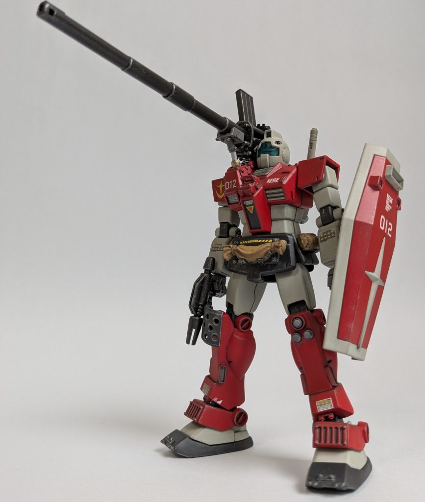 ジムキャノンの配色で塗装してますのでそれっぽくなってると思います。