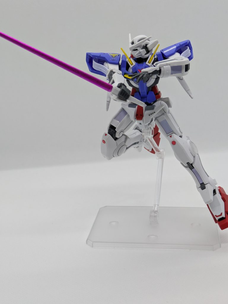 GNビームサーベルはメタリックピンクで塗っています。