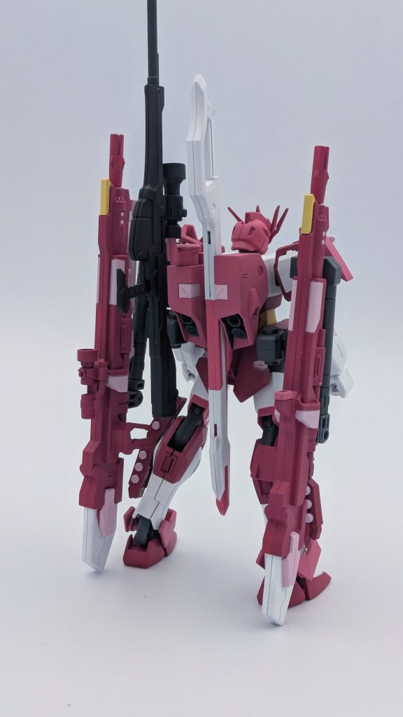 背面から。バスターらしく腰部アームに高出力射撃武器を装備するようにしました。