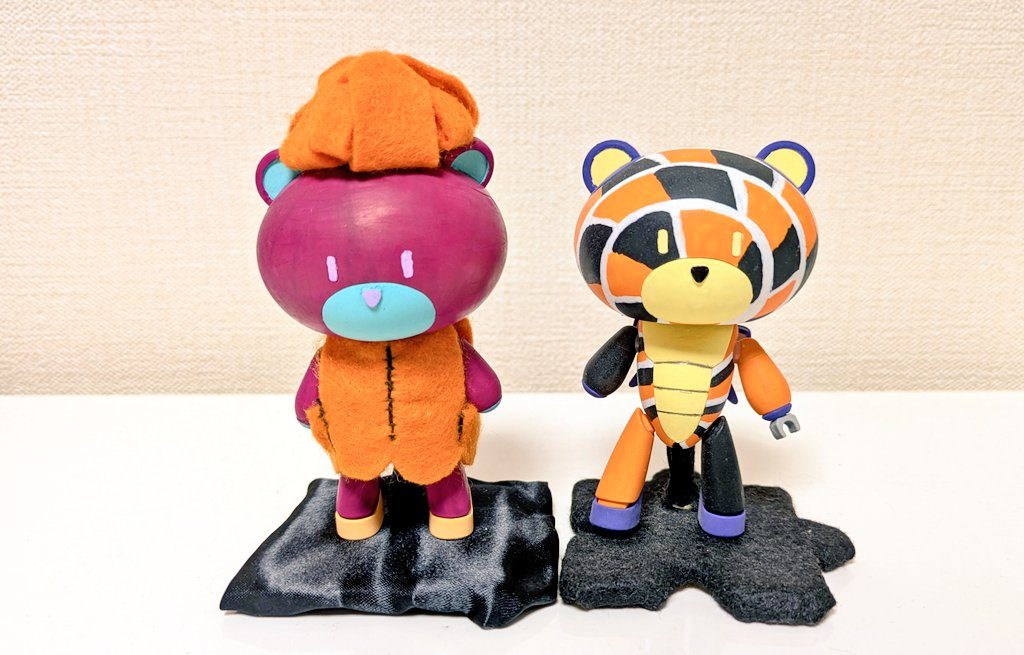 ハロウィン前作の「パンプリチー」が粘土の劣化により大変なことになっているため、更にその前の「ロリプッチ」と一緒に。ハロウィンは可愛くも怖くもいろんなテイストにできるので楽しいですね。