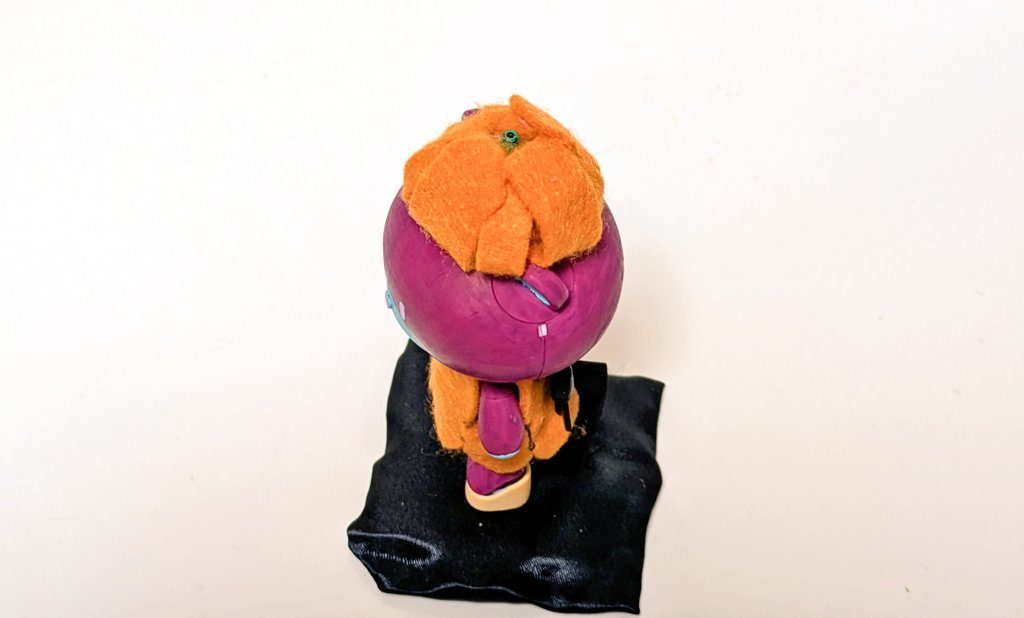 3年ぶりの「プチッガイハロウィン」です。今回は、布でかぼちゃっぽい服を作って着せたい、という発想?希望?から始まりました。服は「無料型紙工房ことろ」様のかぼちゃワンピースを参考にしています。(https://www.cotoro.net/archives/pumpkin_dress.html)