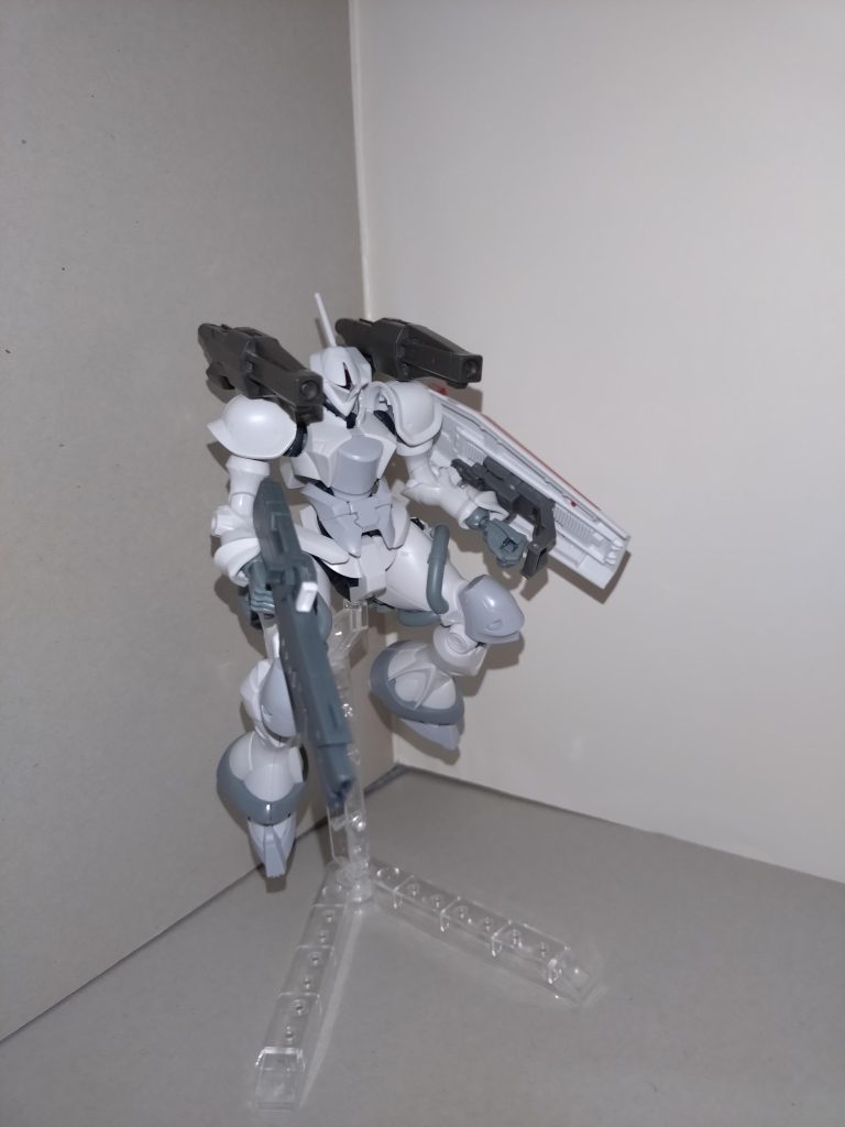 「ギレンの野望」におけるif展開でも、ギャンキャノンは背部にビームカノン2門を装備していたが、火力が過剰になると感じたためか、友希那は実弾兵器であるレールガンを装備させることにした。