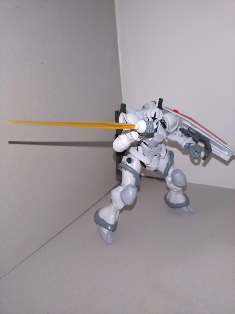 ビームサーベル正史のギャンの代名詞。友希那「シールドが連邦軍由来のものになって独自性が薄らいだので、ここはもとのギャンのアイデンティティを崩したくなかった、というのはありますね」