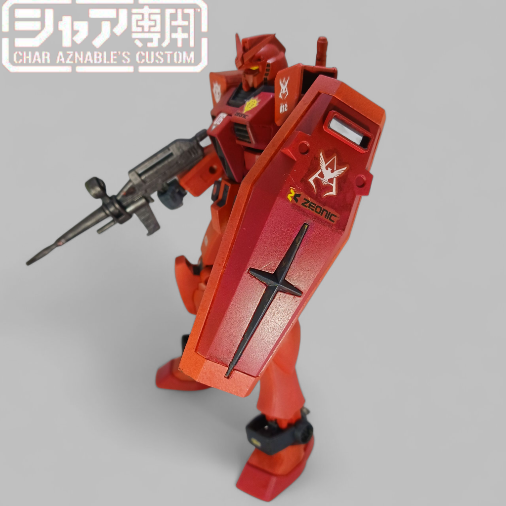 失敗→塗り直し→失敗→塗り直し→筆でリタッチ→失敗の連続で結局シールド一部分が色ムラだらけ(;´д｀)実はデカールを貼ってからマークセッターを上塗りしたら塗装が剥げてしまいました💦