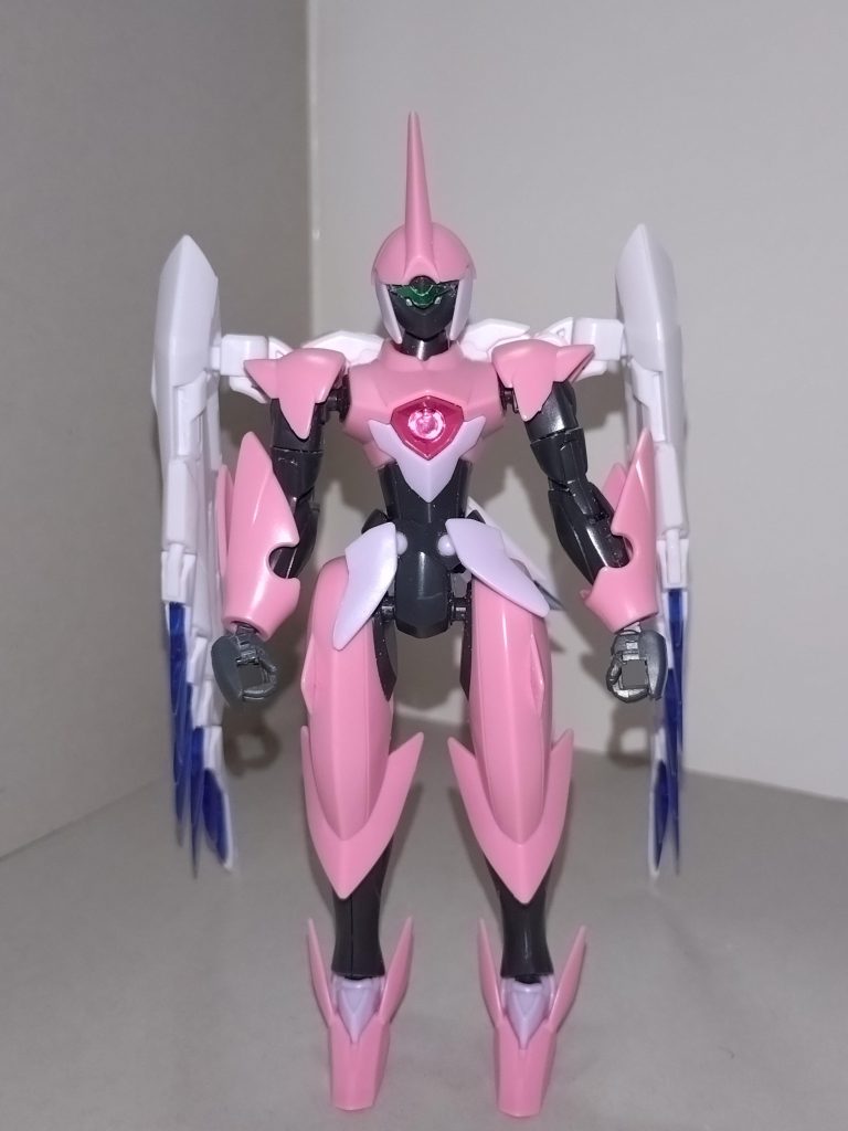 【概要】BMS-052R　ファルシアレイヴンPastel*palettesのキーボード担当・若宮イヴ(メイン画像下部)が制作したファルシアスパローのバックパックを換装した姿。そのイメージは「カラス天狗」だが、ウイングバインダーはもとのファルシアの本来のイメージに倣ったからか白系である。