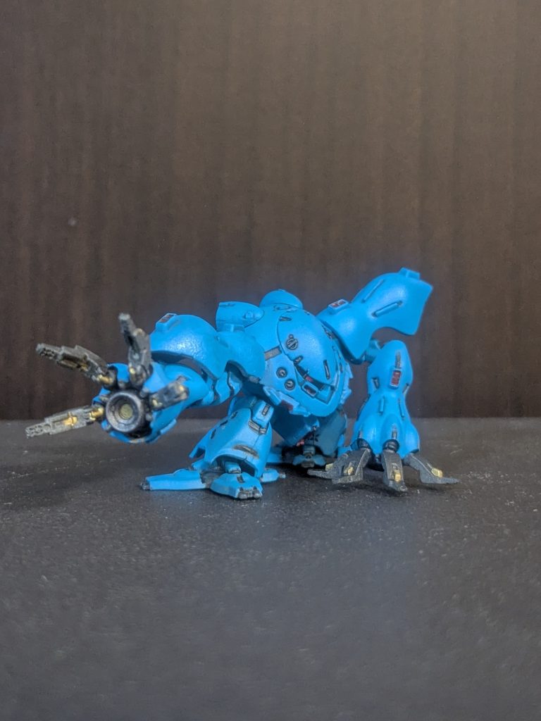 ベースは白サフ後に缶スプレーのスカイブルー。もう少し薄い青にしたかったけど、缶塗装なので妥協しました。グレーはファントムグレー。オレンジはファレホで塗りましたが、被膜が厚くなってしまいました。後は適当に筆塗りです。