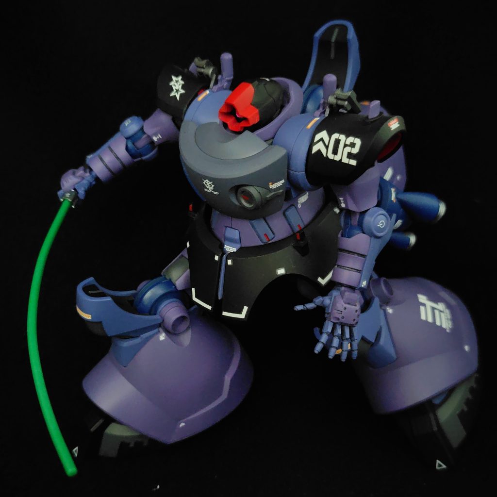 動きを出す為ヒートサーベルを少し曲げてみました。