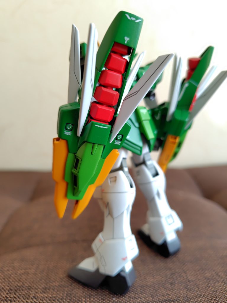 脚部は少し筋彫りを追加してディティールアップ。