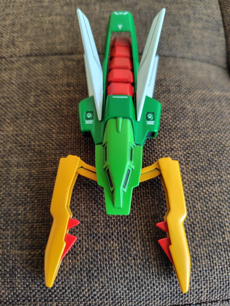 羽が1個無くなっていたのでレジンで複製。爪の中が空っぽで格好が悪いので、プラ板で中身を製作。