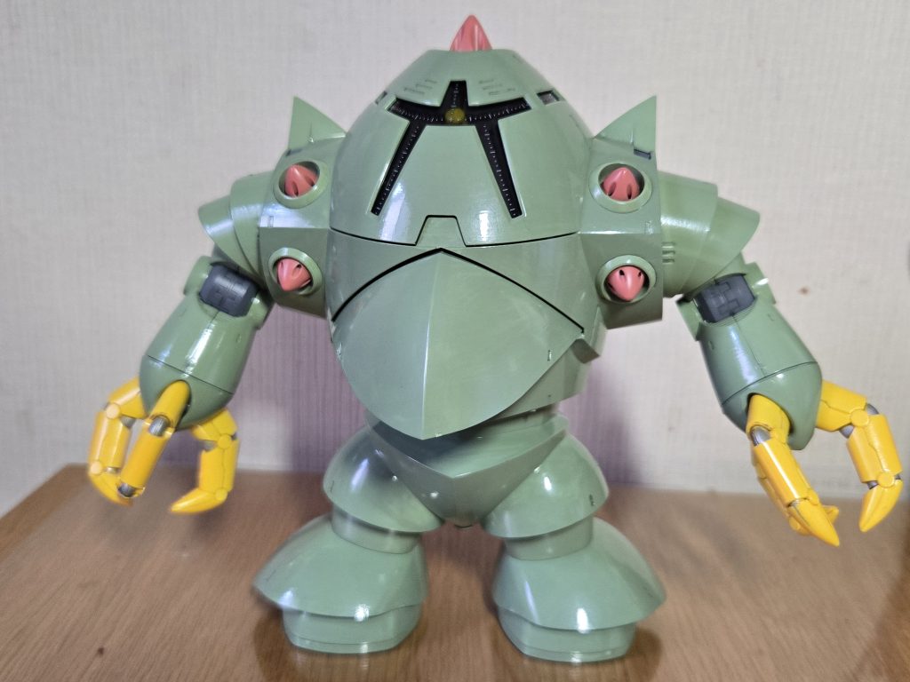筆塗りとスプレー缶による全塗装です。本体のメインカラーはよもぎ色を選びました。深みがあって良いです。