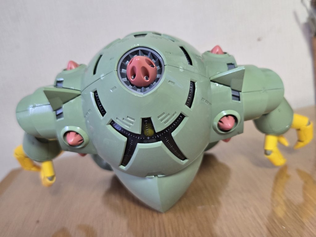 頭部のビーム兵器は戦艦並みなど砲台的に使われたとか。