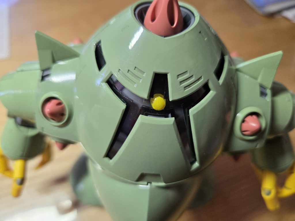 モノアイのカバーにクリアータイプのプラバンを加工して当ててみました!こっちの方が私は好みでした(笑)ガンプラは自由ですね~👍