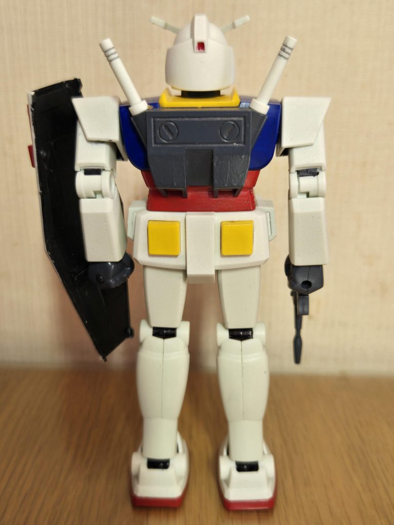 リアビュー。合わせ目が最小限になっていて進化を感じますね!