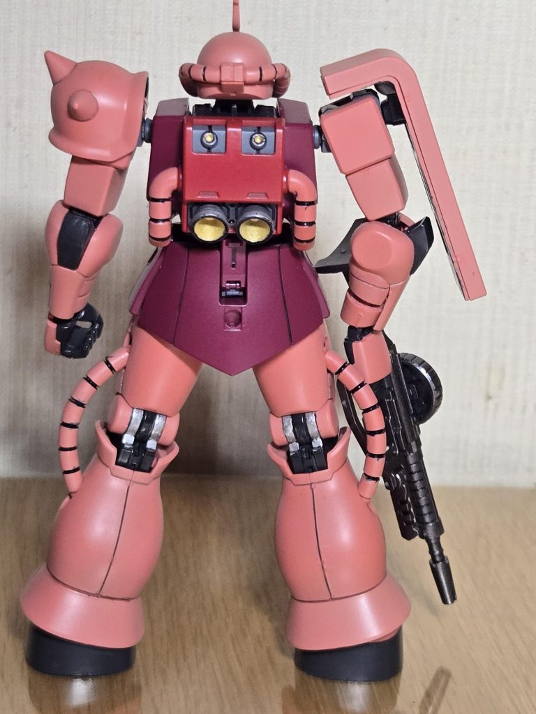 リアビュー。スカート内部など見えない部分は本体色のままでは軽い感じなので、黒で塗装してあります。角度によって内部が見えたときが自己満足に浸れますね(笑)